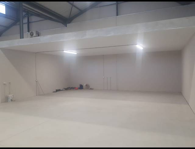 302M² WAREHOUSE TO LET IN FISANTEKRAAL INDUSTRIAL